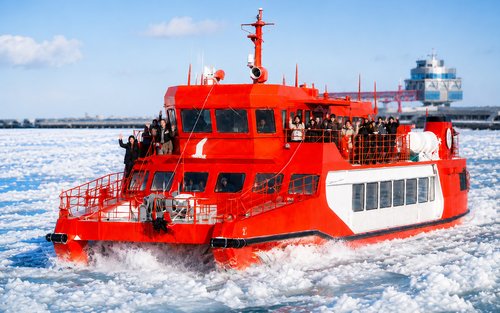 Monbetsu Icebreaker & Asahiyama Zoo & Sounkyo Ice Waterfall Festival 2-Day 1-Night Tour (Departure from Sapporo, Guaranteed Departure)