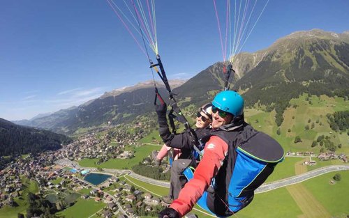 Experiència de parapent tàndem a Klosters-Serneus
