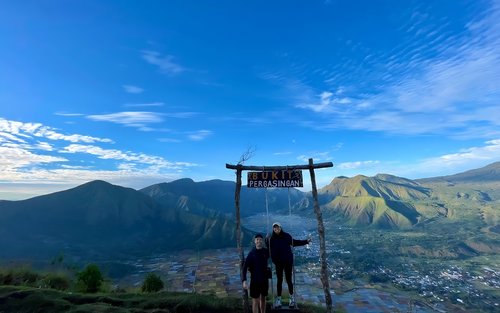 Tur Mendaki Bukit Pergasingan Saat Matahari Terbit/Tenggelam di Sembalun Lombok