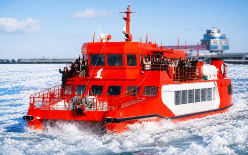 Monbetsu Icebreaker, Asahiyama Zoo, and Sounkyo Ice Waterfall Festival 2-Day 1-Night Tour (Departing from Sapporo, Confirmed Departure)