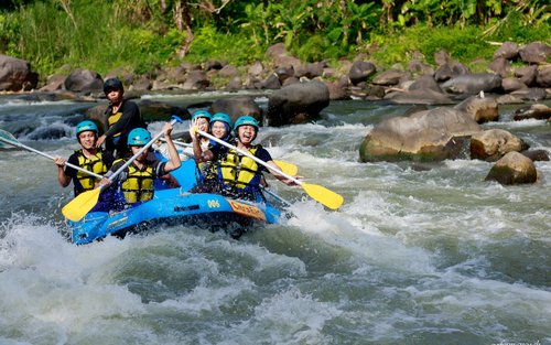 Elo River Rafting & Borobudur (Naik + Dipandu) Tour di Yogyakarta