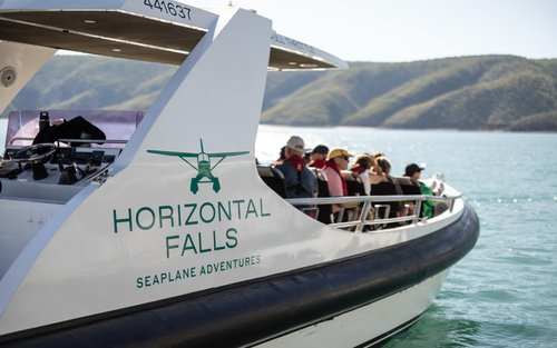 2D1N Pahalang na Talon Overnight Stay mula sa Derby