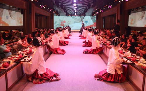 Nanjing Jinling Dream of Splendor Imperial Banquet Experience (Nanjing's Must-Visit Imperial Banquet Restaurant + A Dual Feast for the Eyes and Taste Buds + Opera and Guzheng Chinese Culture + Immersive Experience of Ancient Emperors' Glory)