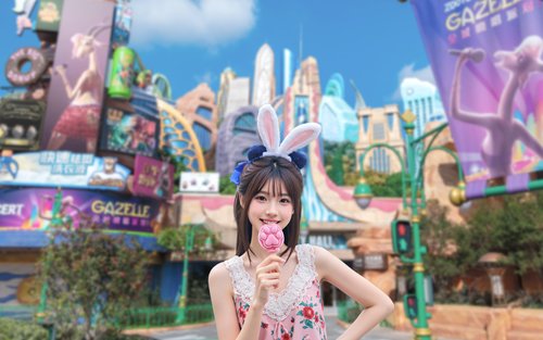 Shanghai Disneyland Photoshoot (60-80 original photos + 10 edited photos, for up to 4 people)