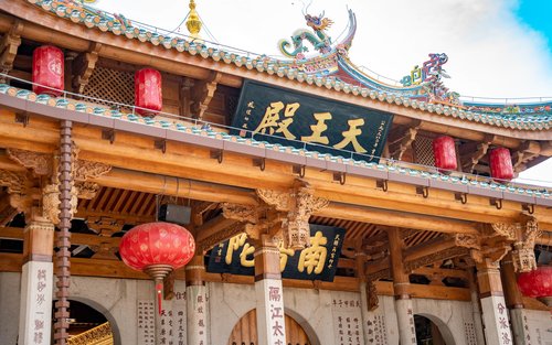 Xiamen Gulangyu & Nanputuo Temple Full-Day Tour