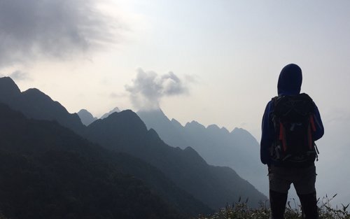 Trekking de 2D1N a la montaña Fansipan con campamento desde Sapa