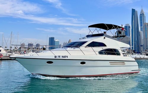 Private Luxury Yacht Experience in Dubai