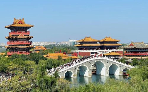 Isang araw na paglilibot sa Kaifeng Qingming Riverside Landscape Garden at Kaifeng Prefecture