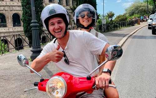 Historic Landmark Vespa Tour in Rome