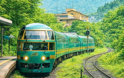 九州一日游: 由布院之森列车 & 汤布院小镇 & 如意轮寺 & 太宰府 & 地狱温泉(福冈出发)