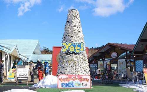 Wisata Salju/Ski di Lapangan Salju Yeti Kaki Gunung Fuji Tingkat 2 & Pengalaman Onsen Jepang/Petik Stroberi Tur Satu Hari (Keberangkatan dari Shinjuku Ginza)