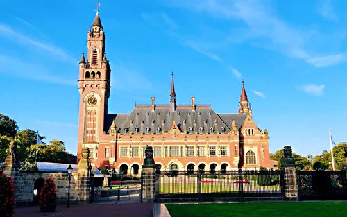 Rotterdam, Delft, The Hague Small Group Tour with Madurodam