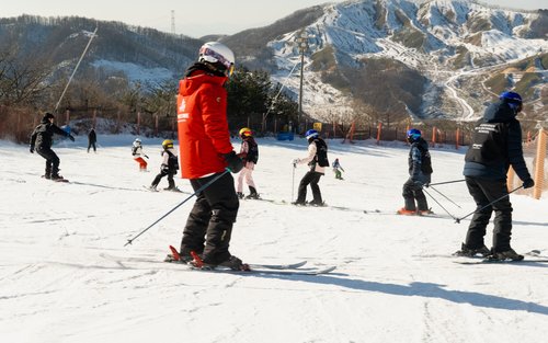 Официален урок по ски училище на High1 Resort