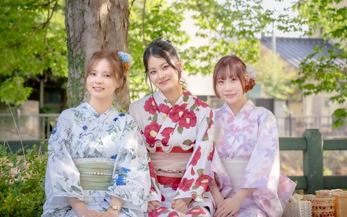 Penyewaan kimono di Dazaifu Tenmangu Shrine (Kimono Rental Hibiki)