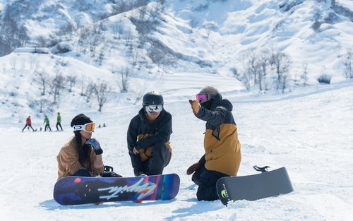 Yuzawa Private Ski Lessons in English, Chinese, and Thai (with round-trip transfer)