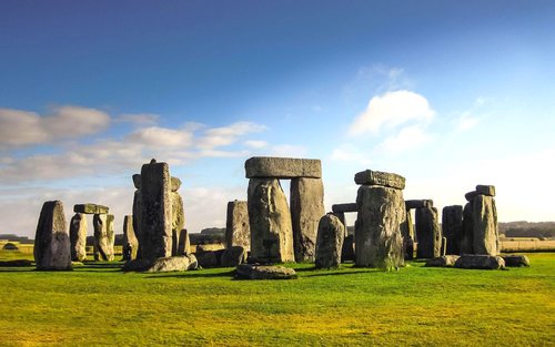 One-day tour of Windsor Castle, Stonehenge & Oxford University in England (Oxford Explained & Chinese Tour Guide & Lunch Included)