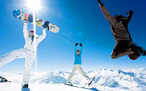 Dalawang-araw na paglalakbay sa Fuji Mountain Yeti Ski Resort & Onsen Hotel & Oshino Hakkai & Lake Kawaguchi & Arakurayama Sengen Park (mula sa Tokyo)