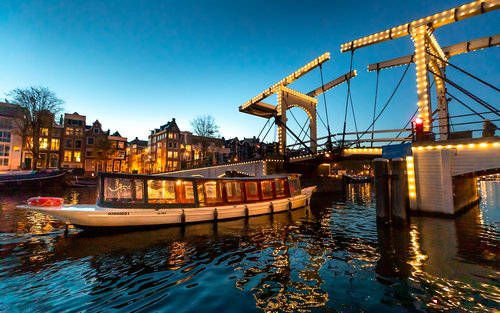 Amsterdam: Luxuriöse abendliche Grachtenfahrt