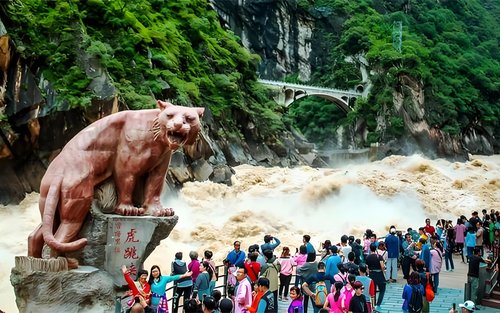 Shangri-La, Tigersprung-Schlucht, Napa-See, Songzanlin-Kloster Kleingruppen-Tagestour ab Lijiang