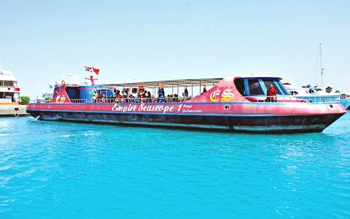 Hurghada: Glass Boat and Parasailing with Watersports