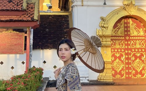 Laos Traditional Costume Photo Tour in Vientiane