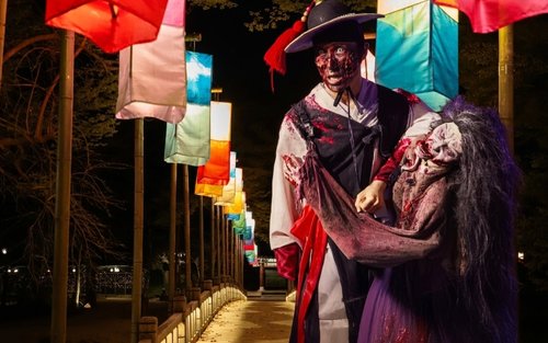Tour de Aventura Nocturna por la Fortaleza Hwaseong de Suwon y la Aldea Folclórica