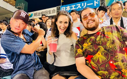 地元ファンと楽しむ東京野球観戦またはサッカー観戦体験（チケット付き）