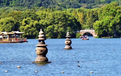 Hangzhou West Lake & Lingyin Temple Day Tour with Tickets