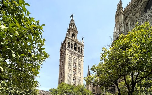 Tur kelompok kecil Katedral dan Giralda dengan tiket di Sevilla