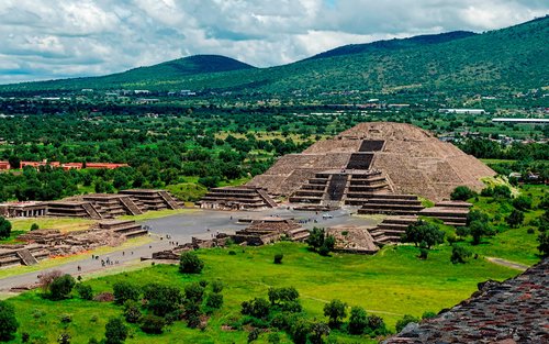 Skip-the-line ticket to Teotihuacan