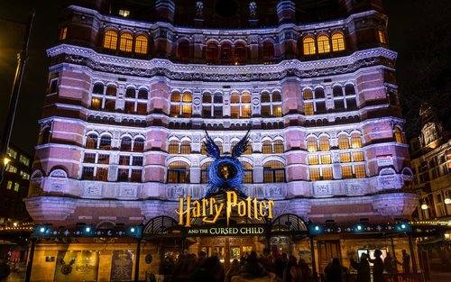 Harry Potter Walking Tour & Thames River Cruise in London