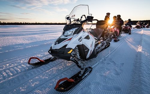 Snowmobiling Experience in Rovaniemi