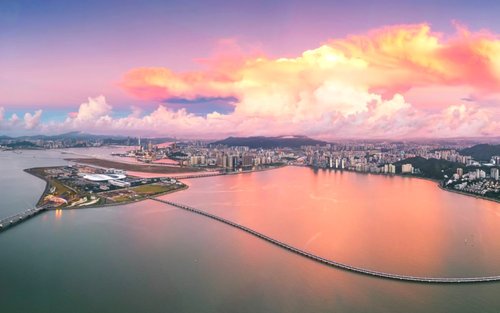 Hong Kong-Zhuhai-Macau Bridge 3-hour Cruise (including hotel pick-up and drop-off)