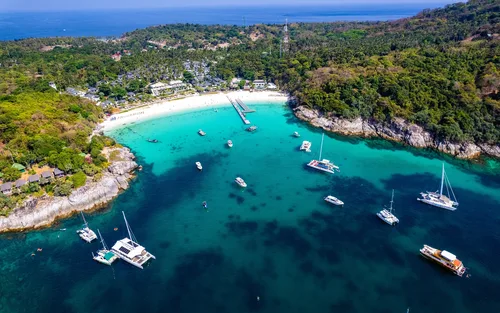 Tour di un giorno in motoscafo alle isole Racha e Coral