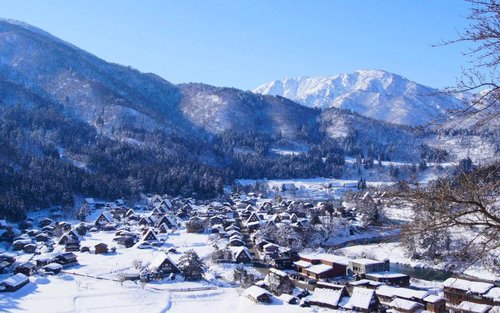 Shirakawago and Hida Takayama Old Town Day Tour (Kanazawa Departure)