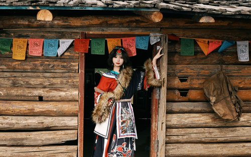 Shangri-La Tibetan costume rental & photography experience