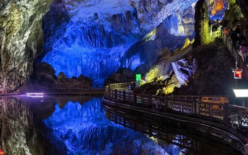 En dags tur til Guiyang Zhijin-grotten og Grand Canyon
