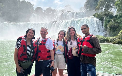 Lawatan 2 Hari Air Terjun Ban Gioc & Gua Nguom Ngao Hanoi