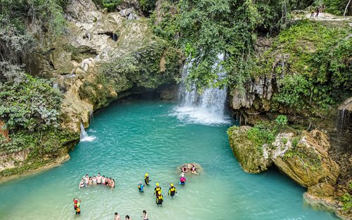 คันยอนนิ่งที่น้ำตกคาวซานและฝูงปลาซาร์ดีนแหวกว่าย, เต่าทะเลที่โมอัลโบอัล