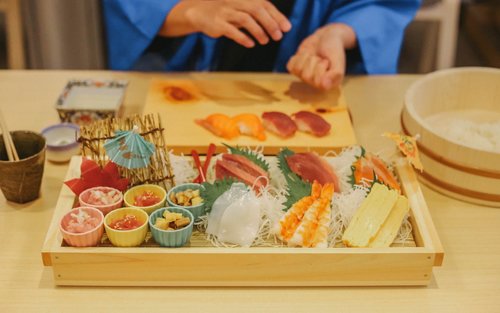 Sushi Making Class with Kimono near Tokyo Tower in Tokyo