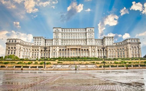 Palace of Parliament Guided Tour with Admission in Bucharest