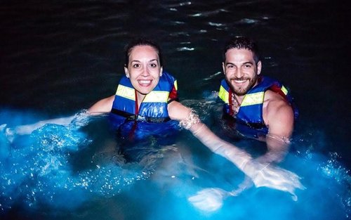 Enjoy the beach at Barú: Aviary + bioluminescense plankton