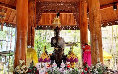 Love & Destiny Half-Day Temple Tour with Local Guide