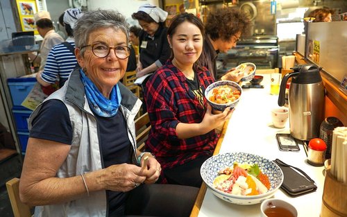 Tour Chợ Cá Tsukiji: Khám phá hậu trường & Thưởng thức 10 món hải sản 