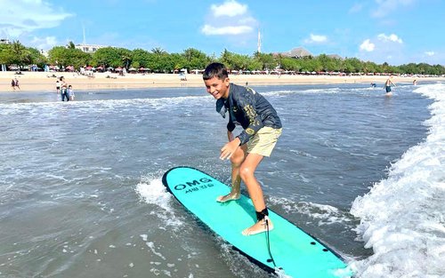 OMG SURF SCHOOL BALI在巴厘島庫塔海灘的衝浪課程
