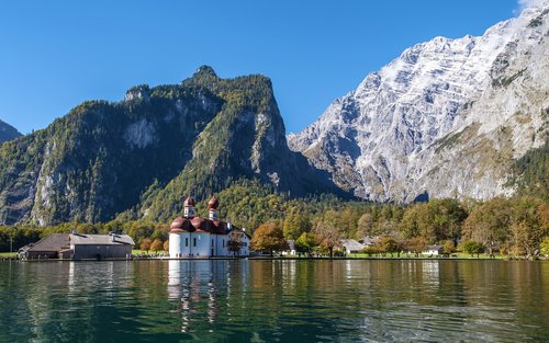 国王湖 & 圣巴多罗买礼拜堂 & 魔法森林一日游 (中文导游)