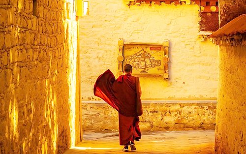 拉萨珠穆朗玛峰大本营及羊卓雍错9日游