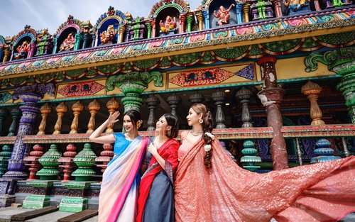 TRADITIONAL CUSTUME EXPERIENCE IN BATU CAVE