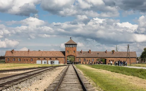 Auschwitz-Birkenau Day Tour from Krakow with Round-Trip Transport