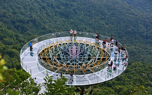 One-day tour of tropical rainforest and beach at Yalong Bay Tropical Paradise Forest Park, Sanya